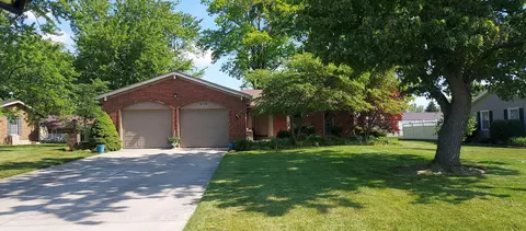 814 Aster Dr, Wapakoneta, OH 45895