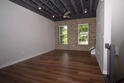 Living - 43 Mill Run Pl, Springfield, OH 45502 photo 3 of 3