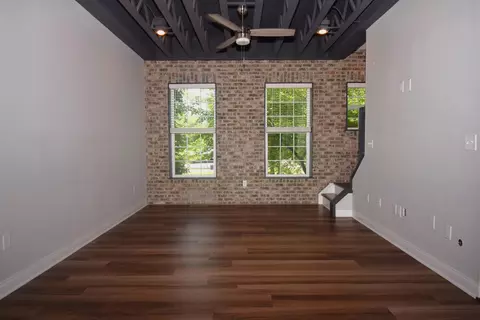 Living - 43 Mill Run Pl, Springfield, OH 45502 photo 2 of 3