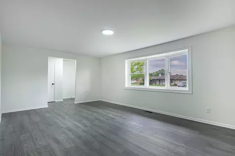 Living - 1922 Old Coach Rd, Springfield, OH 45505 photo 3 of 10