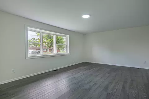 Living - 1922 Old Coach Rd, Springfield, OH 45505 photo 5 of 10