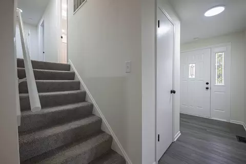 Entry Way - 1922 Old Coach Rd, Springfield, OH 45505 photo 2 of 3
