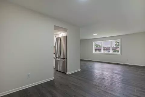 Living - 1922 Old Coach Rd, Springfield, OH 45505 photo 6 of 10