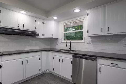Kitchen - 1922 Old Coach Rd, Springfield, OH 45505 photo 5 of 6