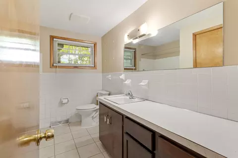 Bath - 1820 Sierra Ave, Springfield, OH 45503 photo 2 of 5