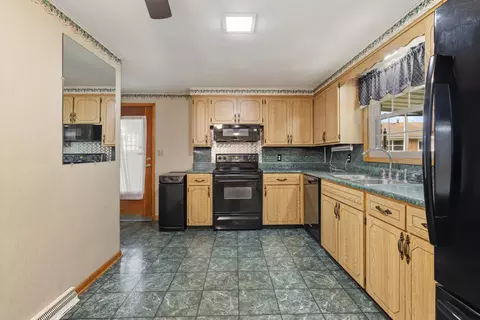 Kitchen - 1820 Sierra Ave, Springfield, OH 45503 photo 2 of 3