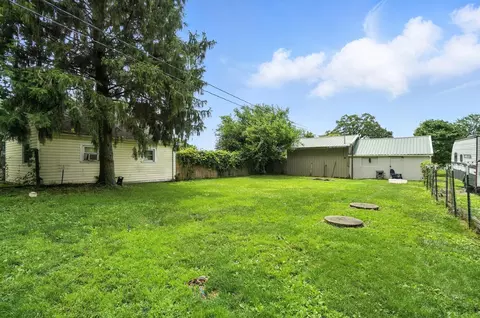 Exterior - 473 W County Line Rd, Springfield, OH 45502 photo 8 of 12