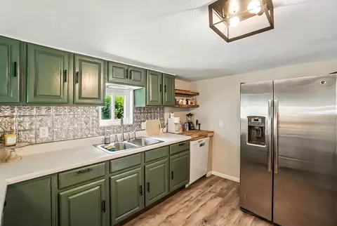 Kitchen - 473 W County Line Rd, Springfield, OH 45502 photo 2 of 2