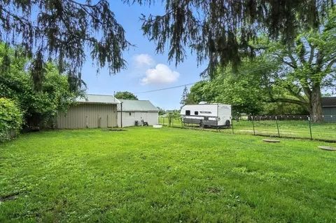 Exterior - 473 W County Line Rd, Springfield, OH 45502 photo 9 of 12