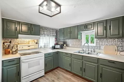 Kitchen - 473 W County Line Rd, Springfield, OH 45502 photo 1 of 2
