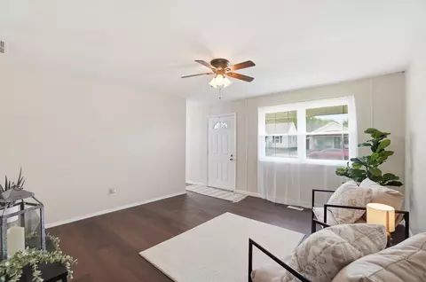 Living - 1562 Rutland Ave, Springfield, OH 45505 photo 2 of 2