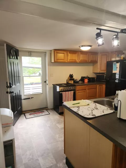 Entry Way - 417 E Ohio St, Kenton, OH 43326 photo 1 of 2