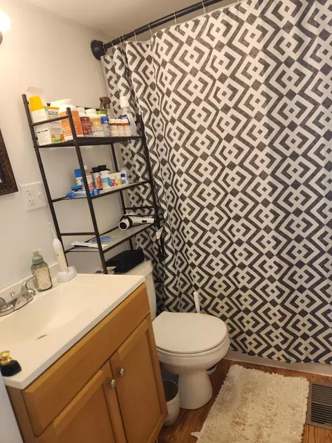 Bath - 417 E Ohio St, Kenton, OH 43326 photo 2 of 2