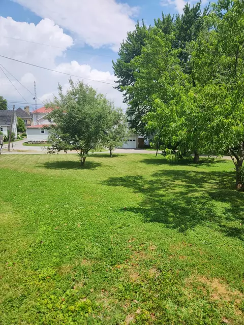 Exterior - 417 E Ohio St, Kenton, OH 43326 photo 10 of 14