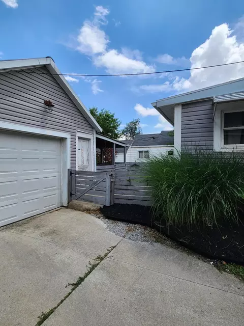 Exterior - 417 E Ohio St, Kenton, OH 43326 photo 6 of 14