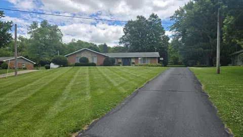 Exterior - 2082 Stowe Dr, Springfield, OH 45505 photo 4 of 9