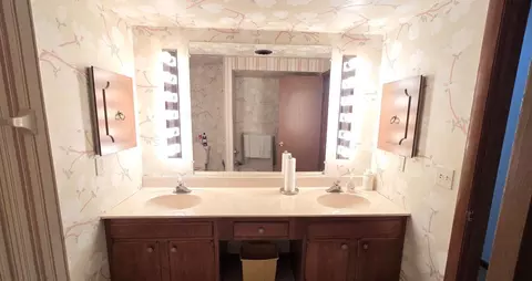 Bath - 2082 Stowe Dr, Springfield, OH 45505 photo 6 of 9
