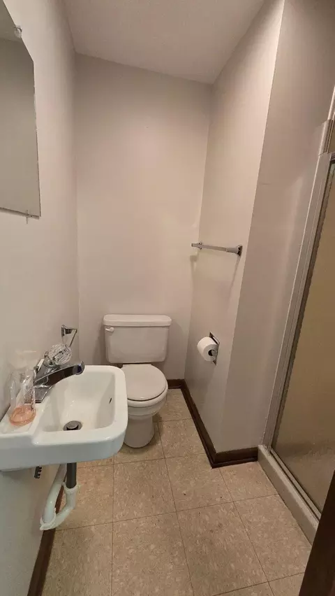 Bath - 2082 Stowe Dr, Springfield, OH 45505 photo 8 of 9