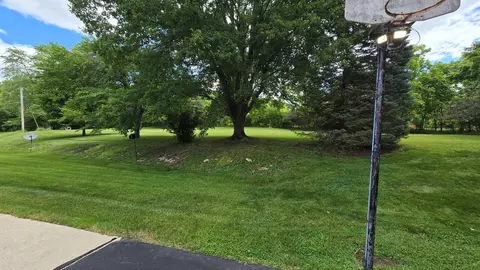 Exterior - 2082 Stowe Dr, Springfield, OH 45505 photo 8 of 9