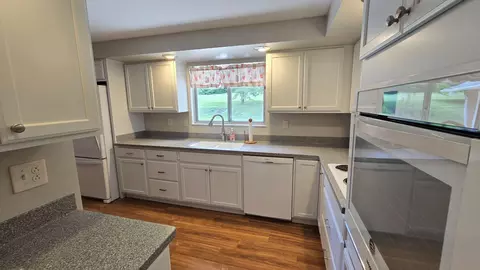 Kitchen - 2082 Stowe Dr, Springfield, OH 45505 photo 2 of 5