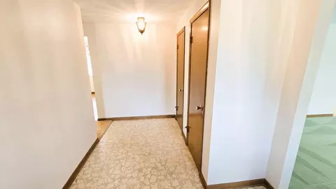Entry Way - 2082 Stowe Dr, Springfield, OH 45505 photo 1 of 3
