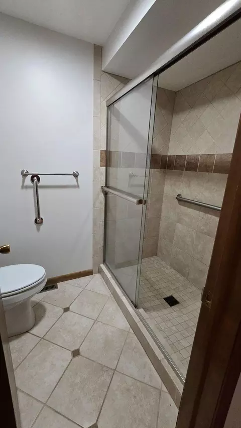 Bath - 2082 Stowe Dr, Springfield, OH 45505 photo 2 of 9