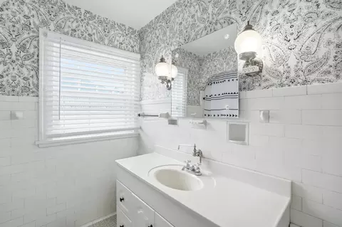 Bath - 115 Ardmore Rd, Springfield, OH 45504 photo 4 of 6