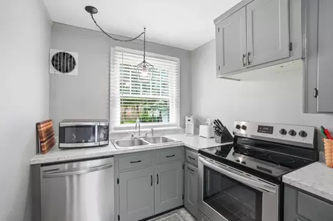 Kitchen - 115 Ardmore Rd, Springfield, OH 45504 photo 2 of 4