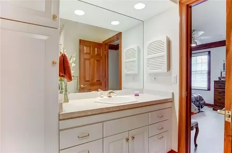 Bath - 1776 Appian Way, Springfield, OH 45503 photo 4 of 9