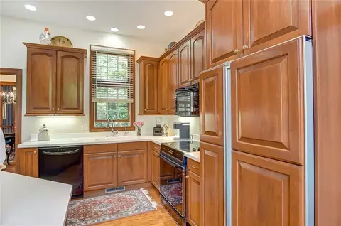 Kitchen - 1776 Appian Way, Springfield, OH 45503 photo 4 of 9