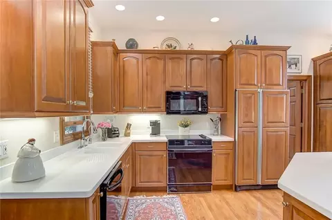 Kitchen - 1776 Appian Way, Springfield, OH 45503 photo 5 of 9