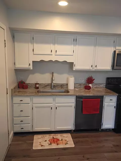 Kitchen - 541 Argonne Ave #.., Springfield, OH 45503 photo 2 of 4