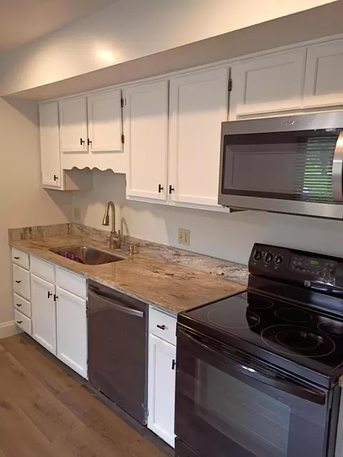 Kitchen - 541 Argonne Ave #.., Springfield, OH 45503 photo 2 of 2
