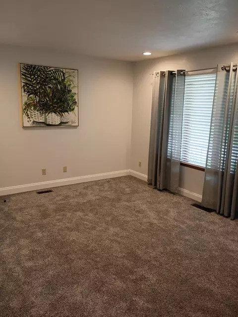 Living - 541 Argonne Ave #.., Springfield, OH 45503 photo 1 of 1