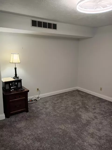 Bedroom - 541 Argonne Ave #.., Springfield, OH 45503 photo 2 of 4