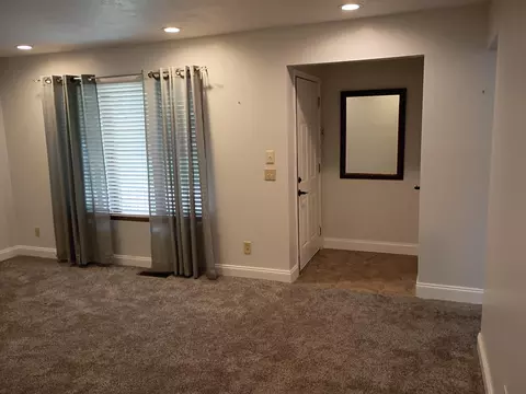 Entry Way - 541 Argonne Ave #.., Springfield, OH 45503 photo 1 of 1
