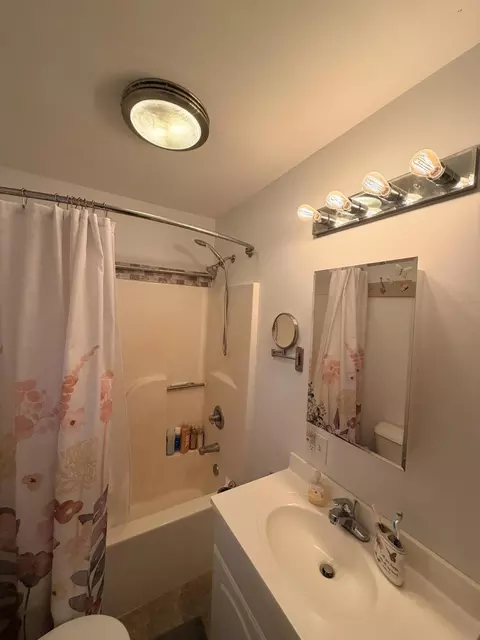 Bath - 5377 Beard Rd, Springfield, OH 45502 photo 7 of 7