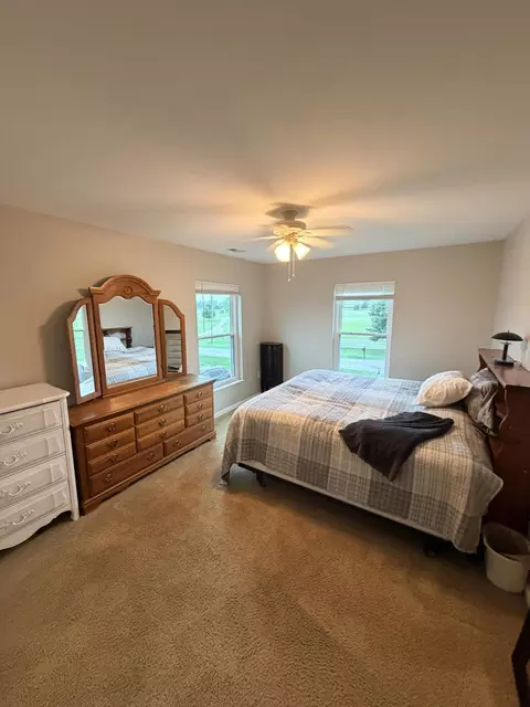 Bedroom - 5377 Beard Rd, Springfield, OH 45502 photo 3 of 8