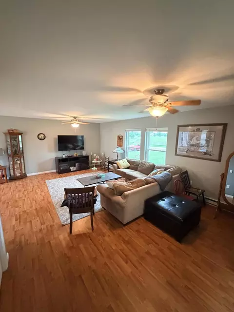 Living - 5377 Beard Rd, Springfield, OH 45502 photo 3 of 4