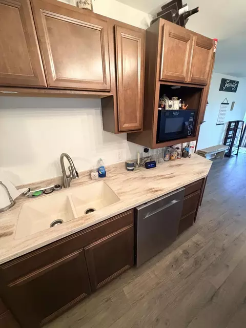 Kitchen - 5377 Beard Rd, Springfield, OH 45502 photo 7 of 8