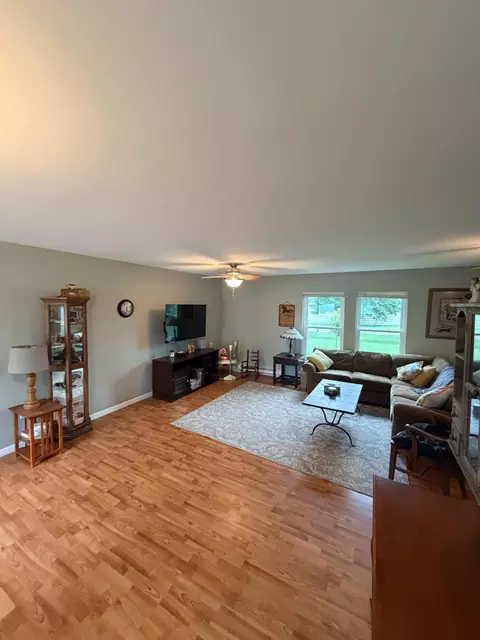 Living - 5377 Beard Rd, Springfield, OH 45502 photo 2 of 4
