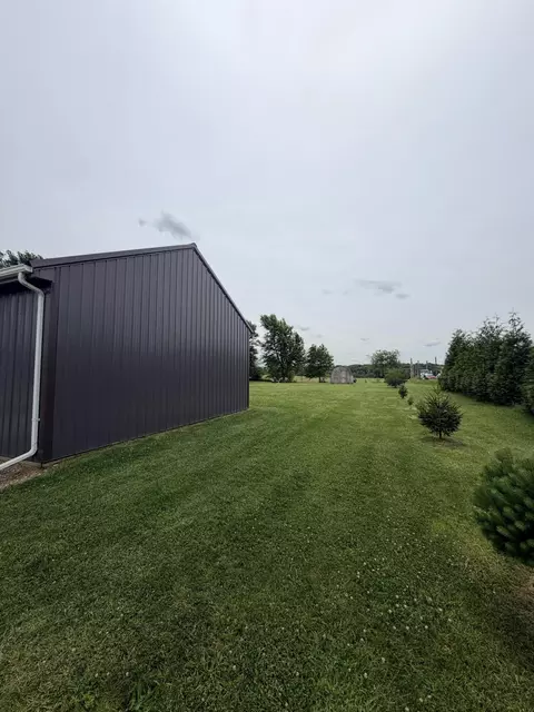 Exterior - 5377 Beard Rd, Springfield, OH 45502 photo 8 of 25