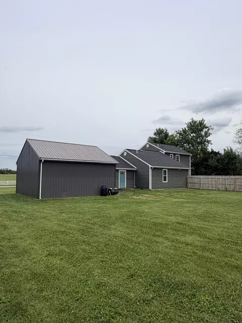 Exterior - 5377 Beard Rd, Springfield, OH 45502 photo 9 of 25