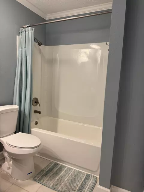 Bath - 1112 Hillcrest Ave, Springfield, OH 45504 photo 2 of 2