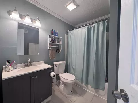 Bath - 1112 Hillcrest Ave, Springfield, OH 45504 photo 1 of 2