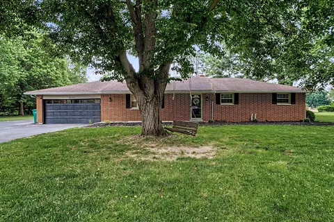 5185 David Dr, Tipp City, OH 45371