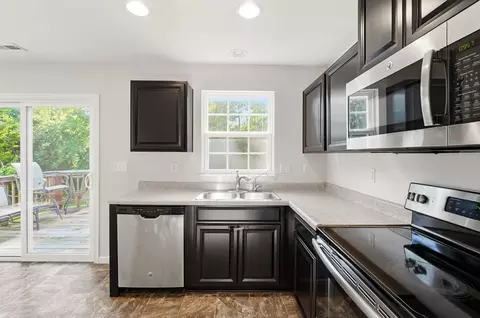 Kitchen - 196 Rapids Dr, Fairborn, OH 45324 photo 4 of 4