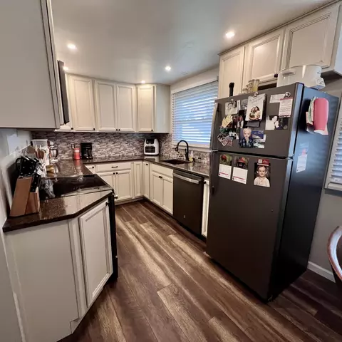 Kitchen - 4253 Nevada Rd, Springfield, OH 45503 photo 3 of 4