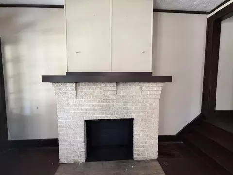 Living - 457-459 E Madison Ave, Springfield, OH 45503 photo 3 of 16