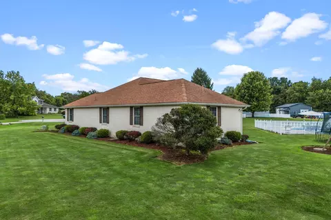 Exterior - 3984 Morningside Cir, Springfield, OH 45502 photo 3 of 7